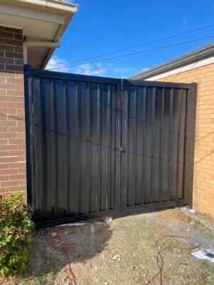 Colorbond double swing gate